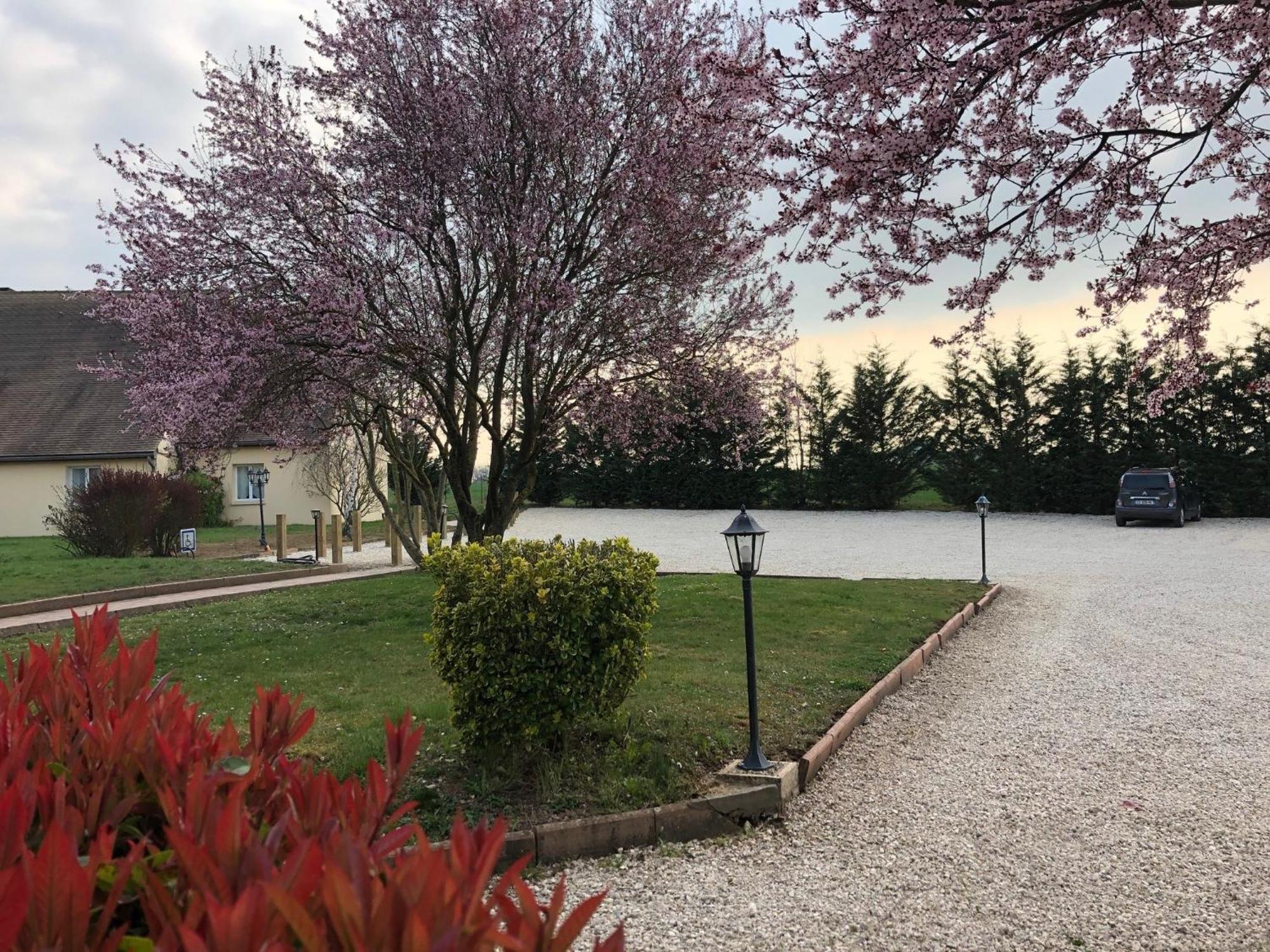 Hotel Hapy Houdan Εξωτερικό φωτογραφία