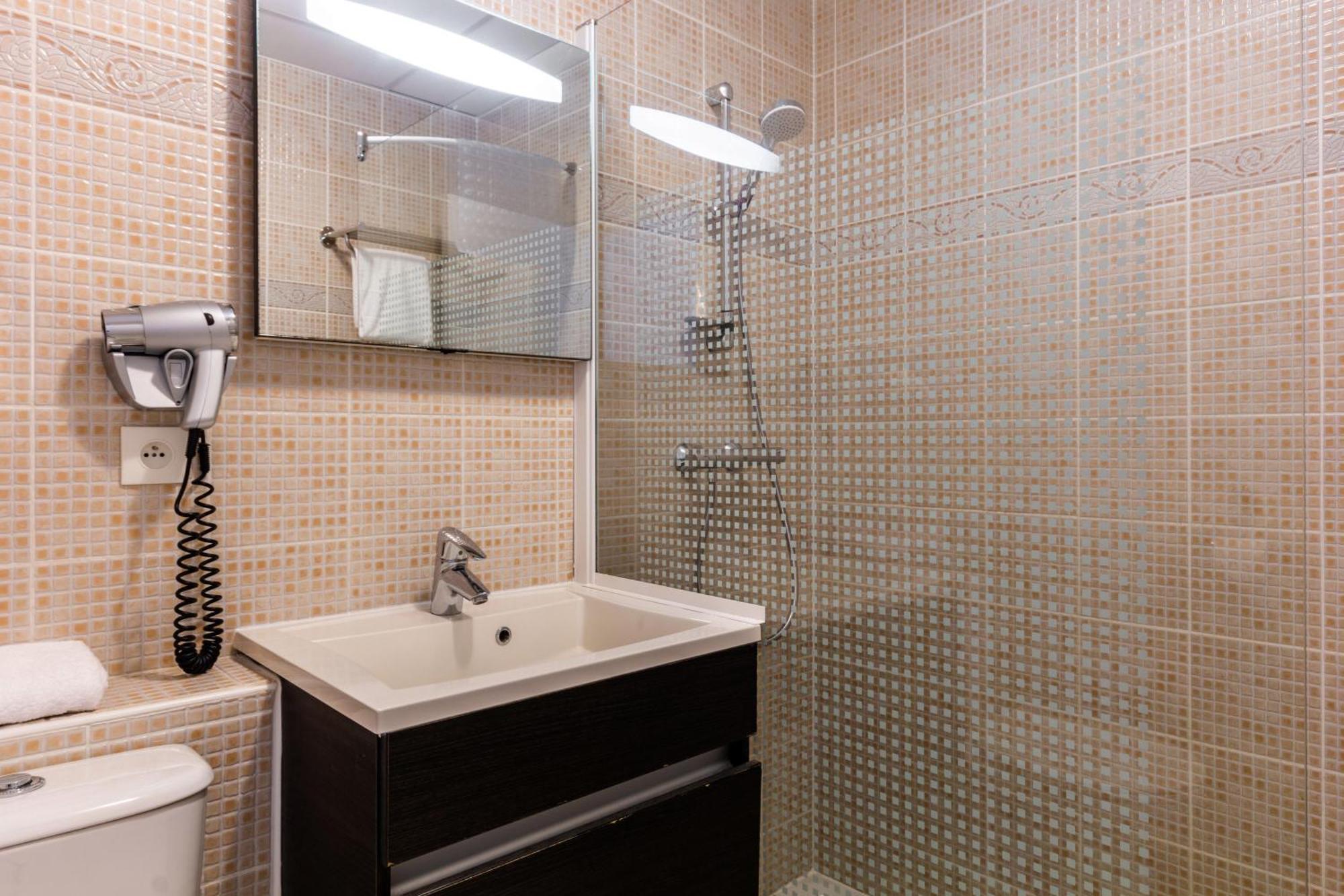 Hotel Hapy Houdan Εξωτερικό φωτογραφία