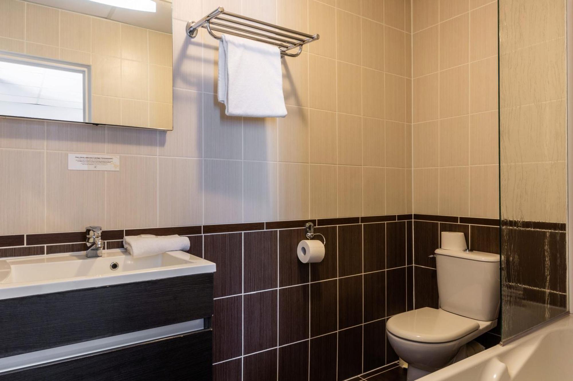 Hotel Hapy Houdan Εξωτερικό φωτογραφία